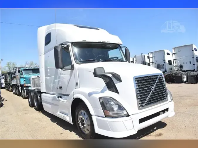 2013 VOLVO VNL64T670