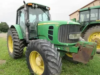 2007 John Deere 7130