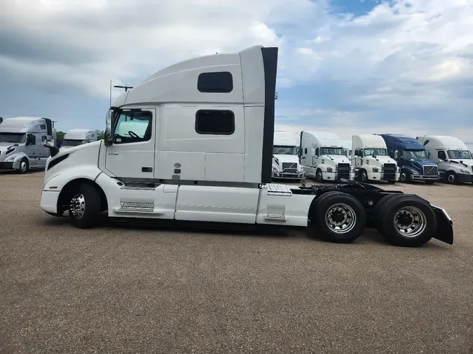 2023 VOLVO VNL64T860