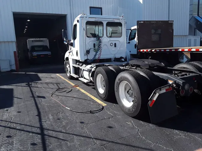 2018 FREIGHTLINER/MERCEDES CASCADIA 125