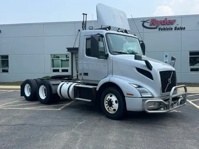 2019 VOLVO VNR64T 300
