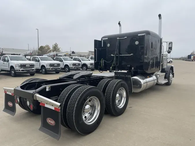 2022 Peterbilt 389