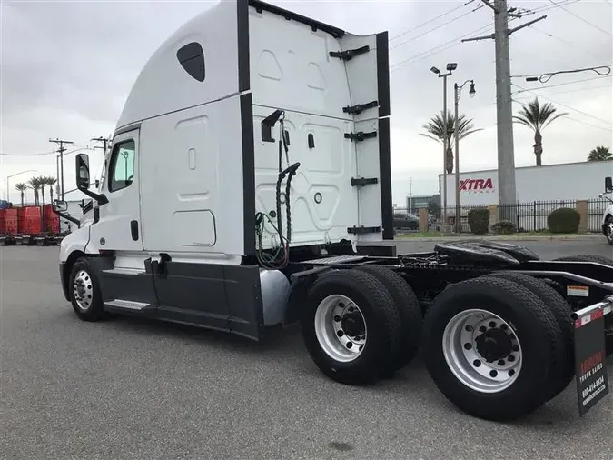 2021 FREIGHTLINER CA126