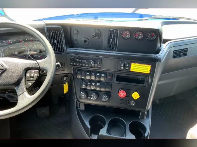 2022 INT LT625 6x4