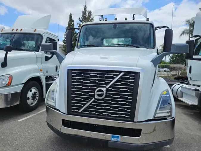 2019 VOLVO VNL64T-300