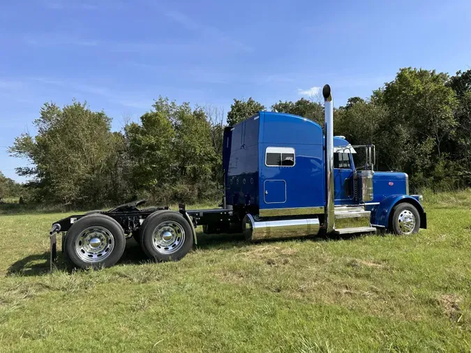2023 Peterbilt 389