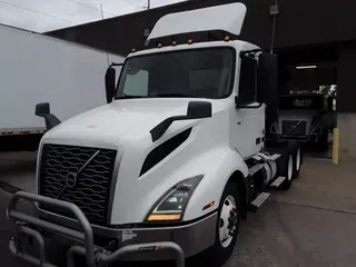 2019 VOLVO VNL64T-300