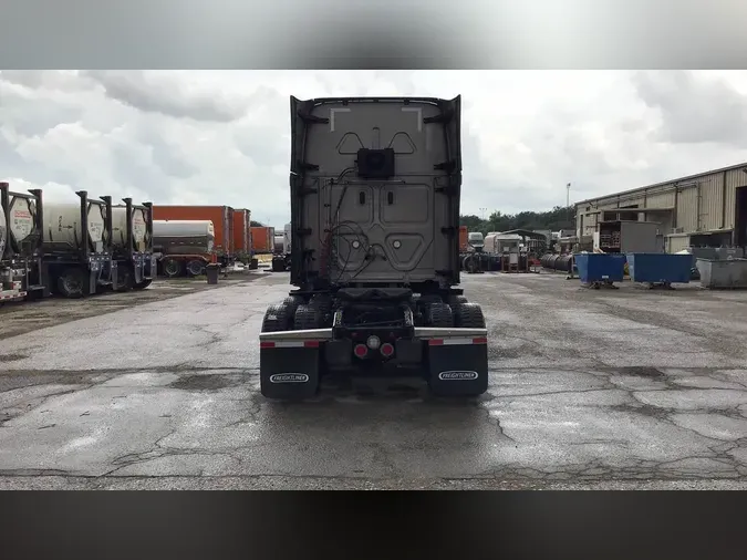 2022 Freightliner Cascadia 126