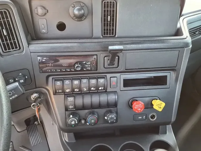 2019 NAVISTAR INTERNATIONAL LT625 DAYCAB T/A9ba48e2ac487b1ad252e849856a00e5a