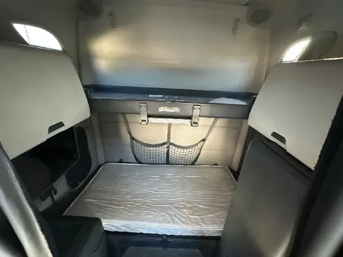 2020 FREIGHTLINER Cascadia 126