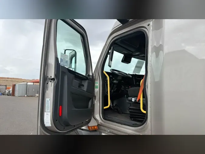 2025 Freightliner Cascadia 126