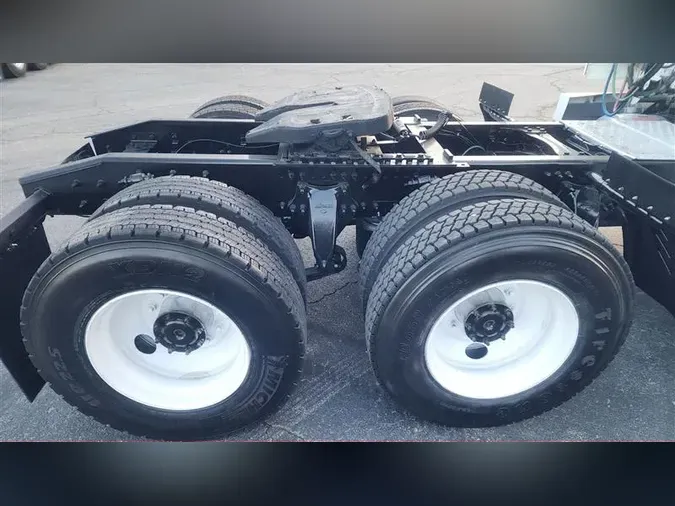 2020 FREIGHTLINER CA126