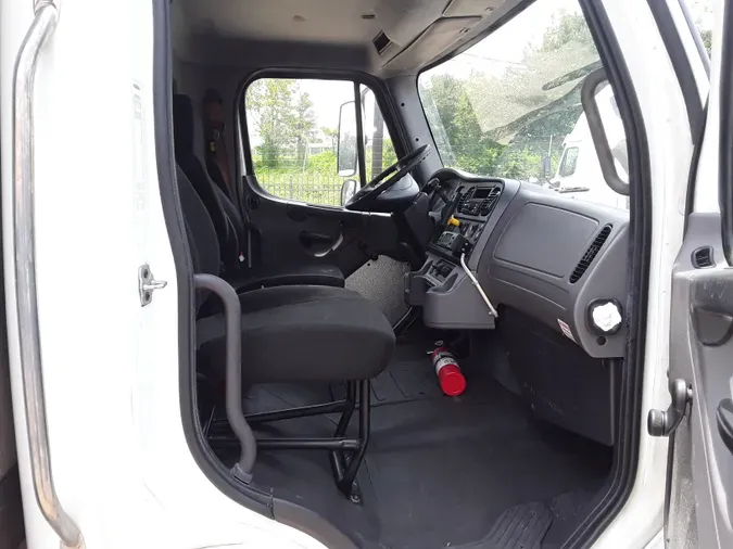 2019 FREIGHTLINER/MERCEDES M2 106