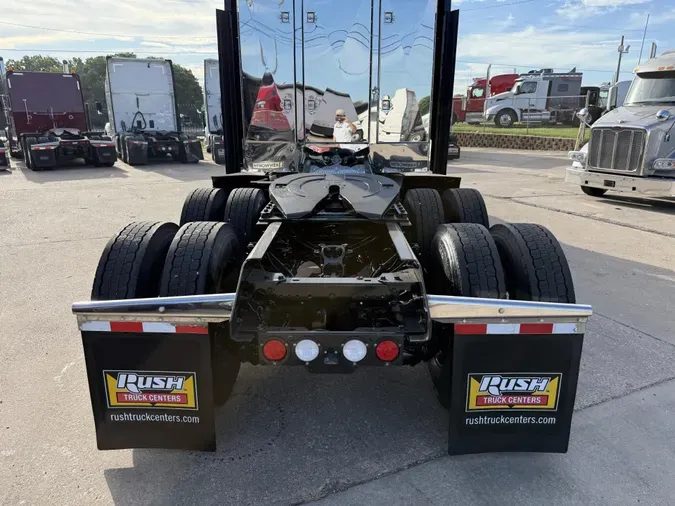 2023 Kenworth W900