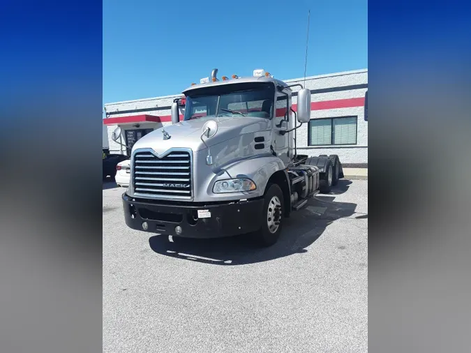 2017 MACK TRUCKS, INC. CXU600