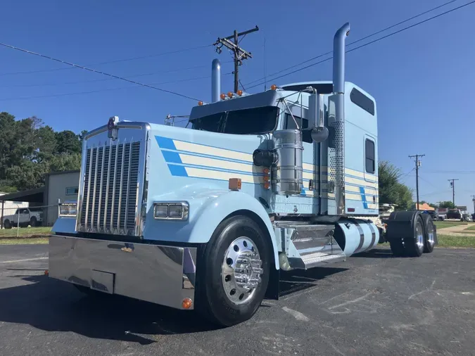 2024 Kenworth W900L