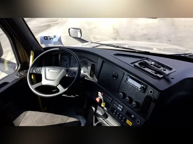 2025 Freightliner Cascadia 126