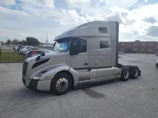 2021 VOLVO VNL760