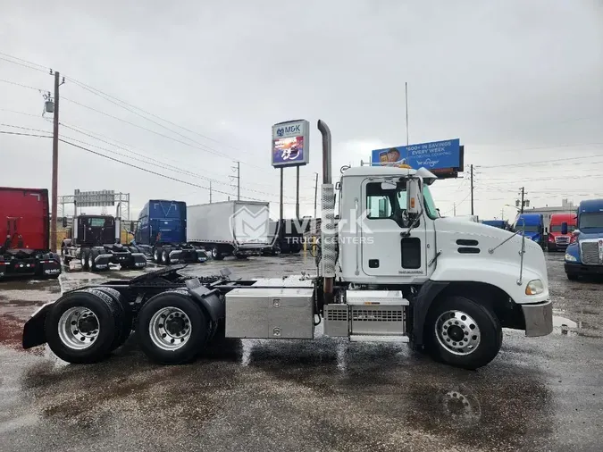 2017 MACK CXU613