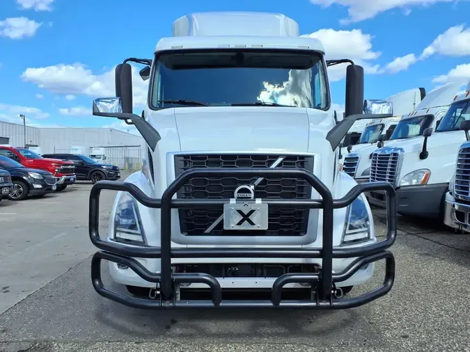 2020 VOLVO VNR64T-640