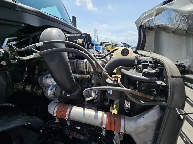 2021 FREIGHTLINER CASCADIA CA126