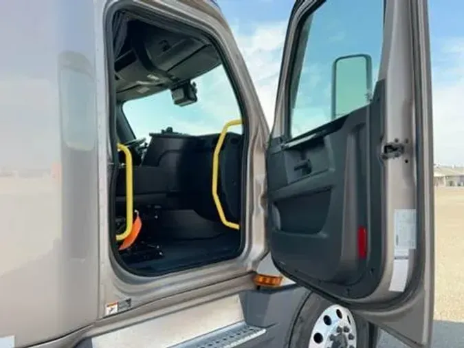 2023 Freightliner Cascadia