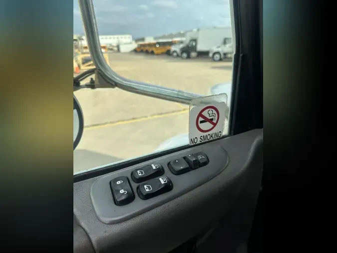 2020 Peterbilt 3379bc5d0f98462b0e4a7c52dbd8d7d2a0d