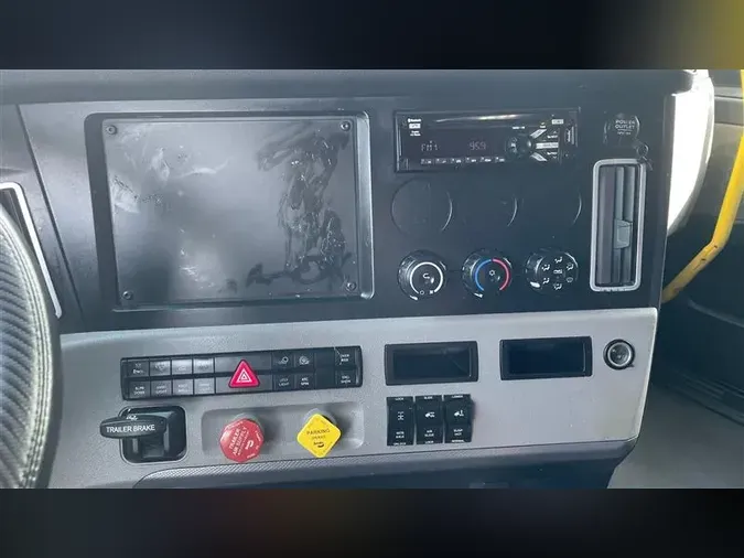 2020 FREIGHTLINER CA126
