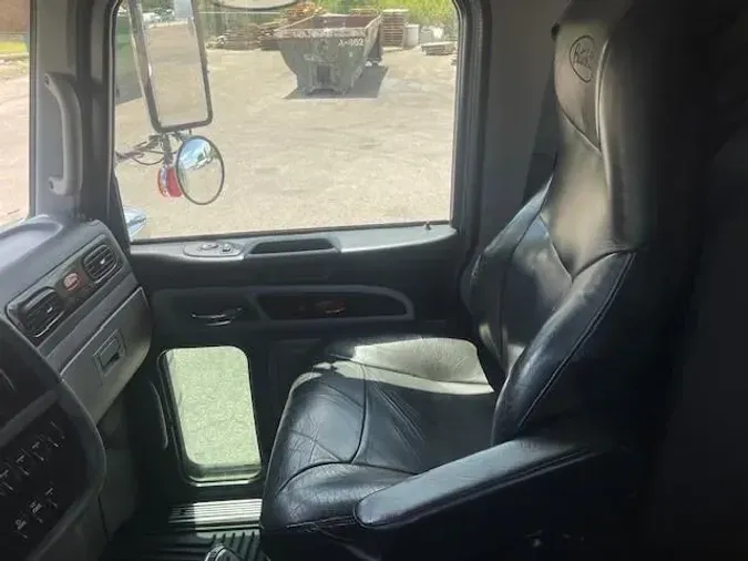 2022 Peterbilt 389