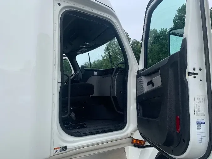 2019 Freightliner T12664ST