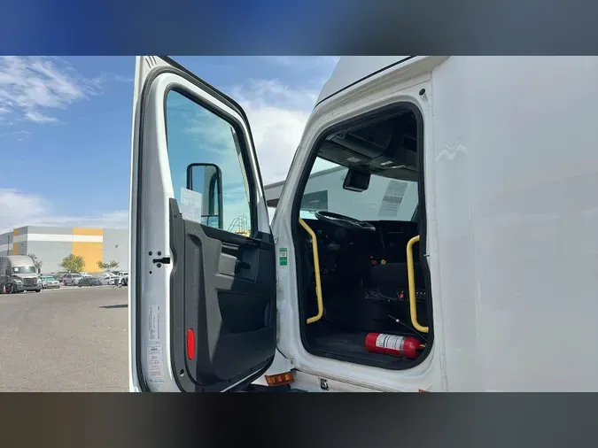 2023 Freightliner Cascadia 126