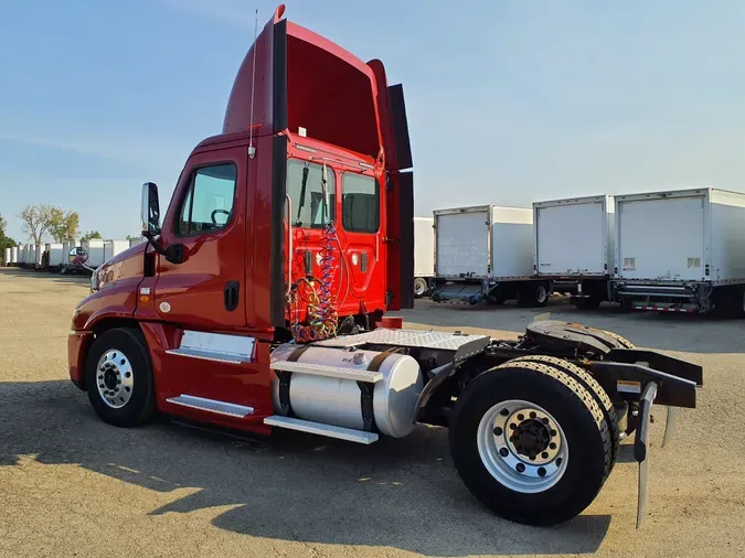 2013 FREIGHTLINER/MERCEDES CASCADIA 125