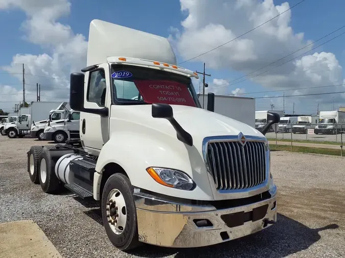 2019 NAVISTAR INTERNATIONAL LT625 DAYCAB T/A