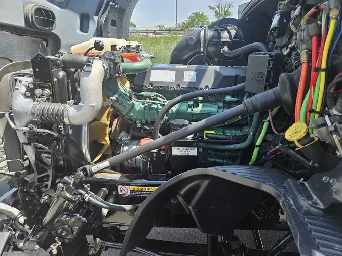 2020 VOLVO VNL64T760
