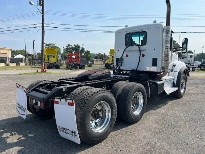 2021 Kenworth T880