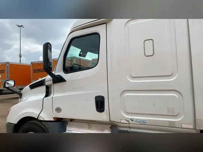 2020 Freightliner Cascadia 126