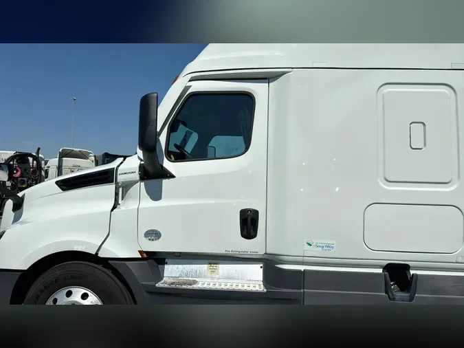 2023 Freightliner Cascadia 126