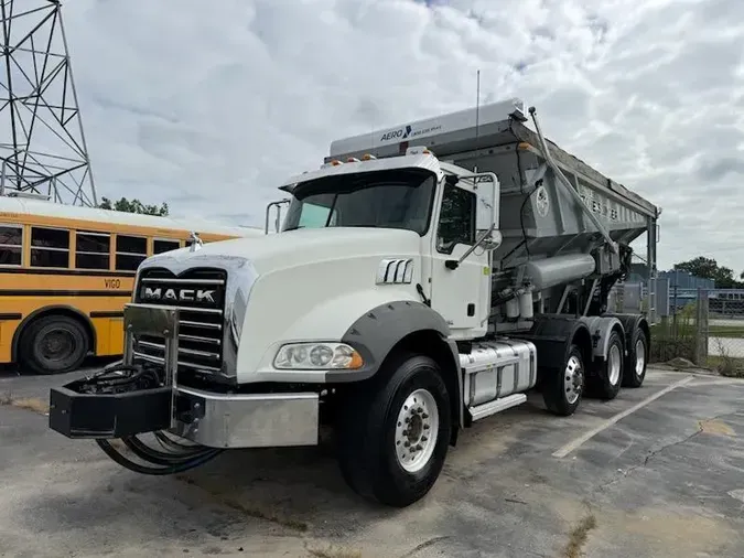 2013 Mack GU813