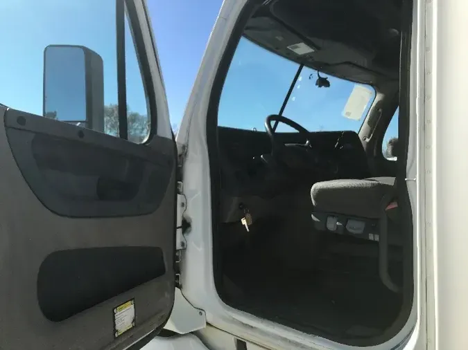 2019 Freightliner X12564ST