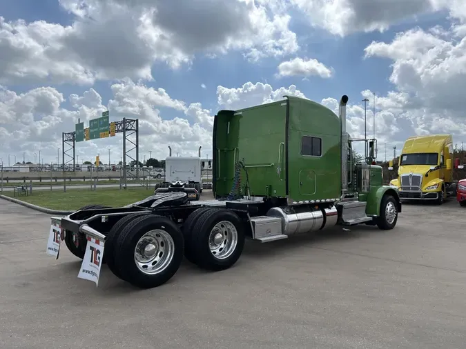 2022 Peterbilt 389