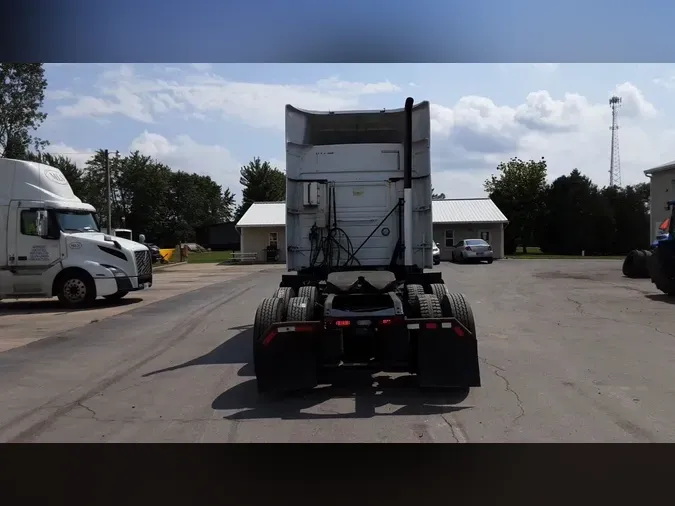 2016 Volvo VNL 740