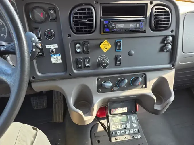 2016 FREIGHTLINER M2 106