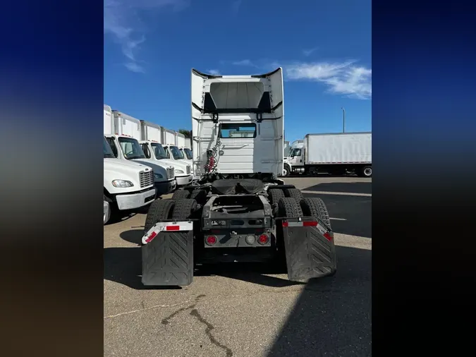2018 VOLVO VNL64T-300