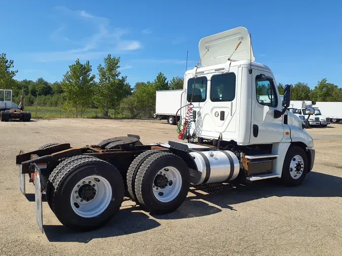 2014 FREIGHTLINER/MERCEDES CASCADIA 125