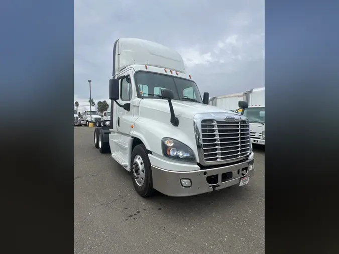 2018 FREIGHTLINER/MERCEDES CASCADIA 125