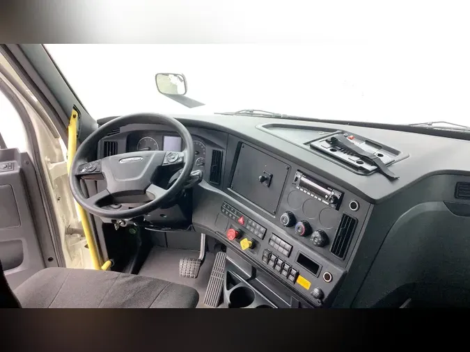 2023 Freightliner Cascadia 126