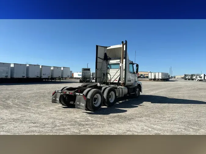 2015 Volvo VNL300