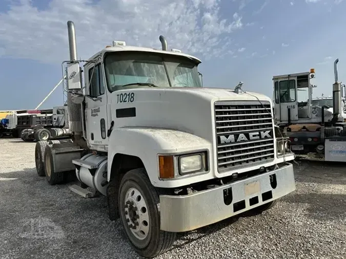 2002 MACK CH613