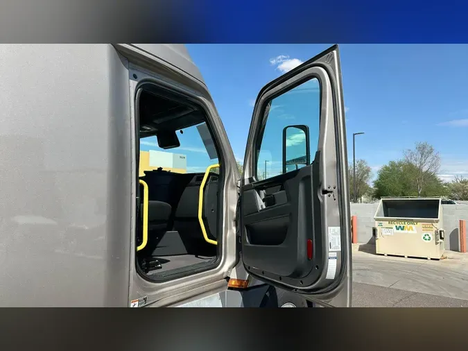 2024 Freightliner Cascadia 126