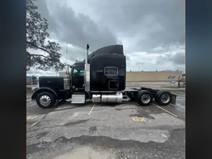 2022 PETERBILT 389